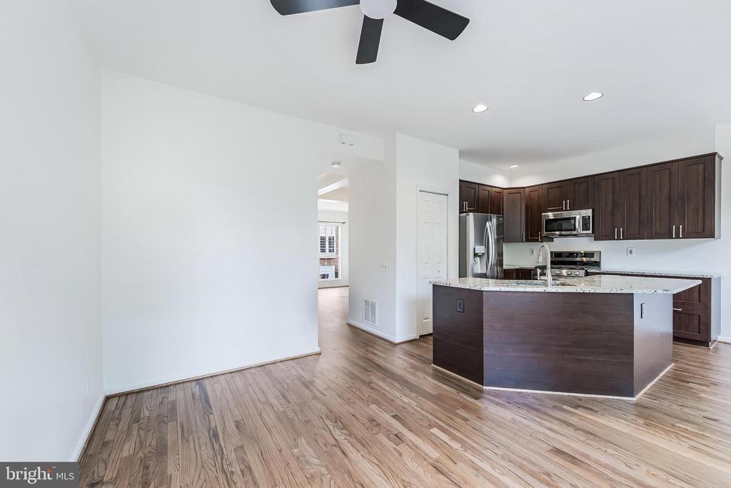 47720 SANDBANK SQUARE