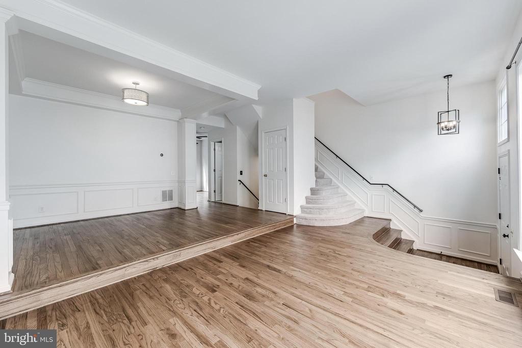 47720 SANDBANK SQUARE