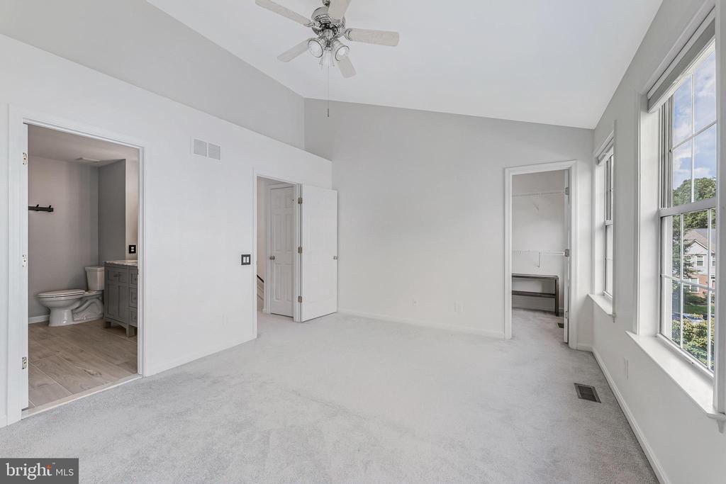 47720 SANDBANK SQUARE