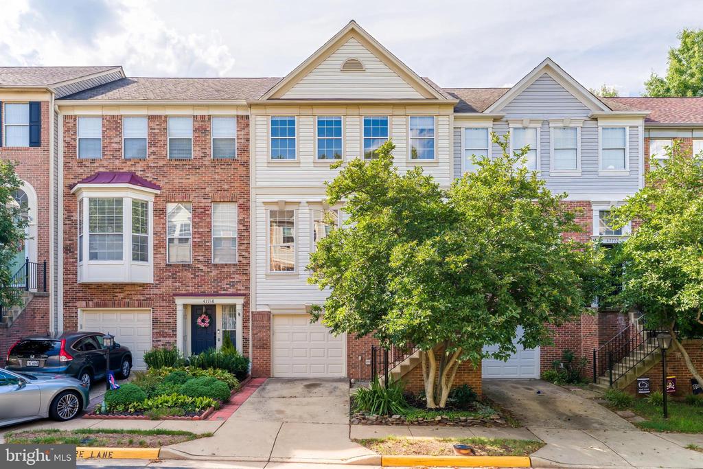47720 SANDBANK SQUARE