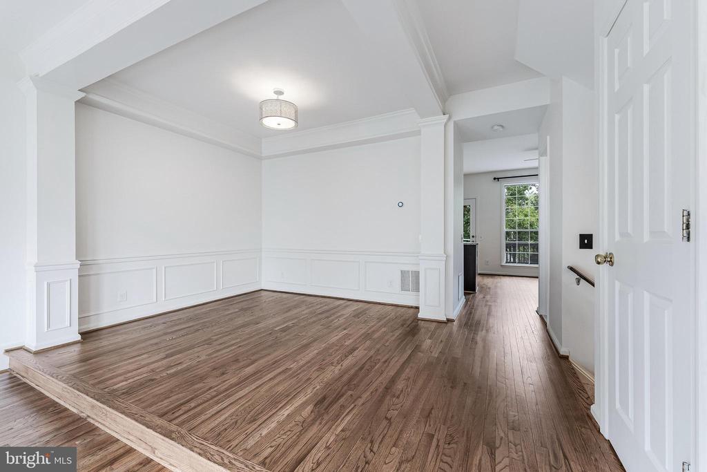 47720 SANDBANK SQUARE