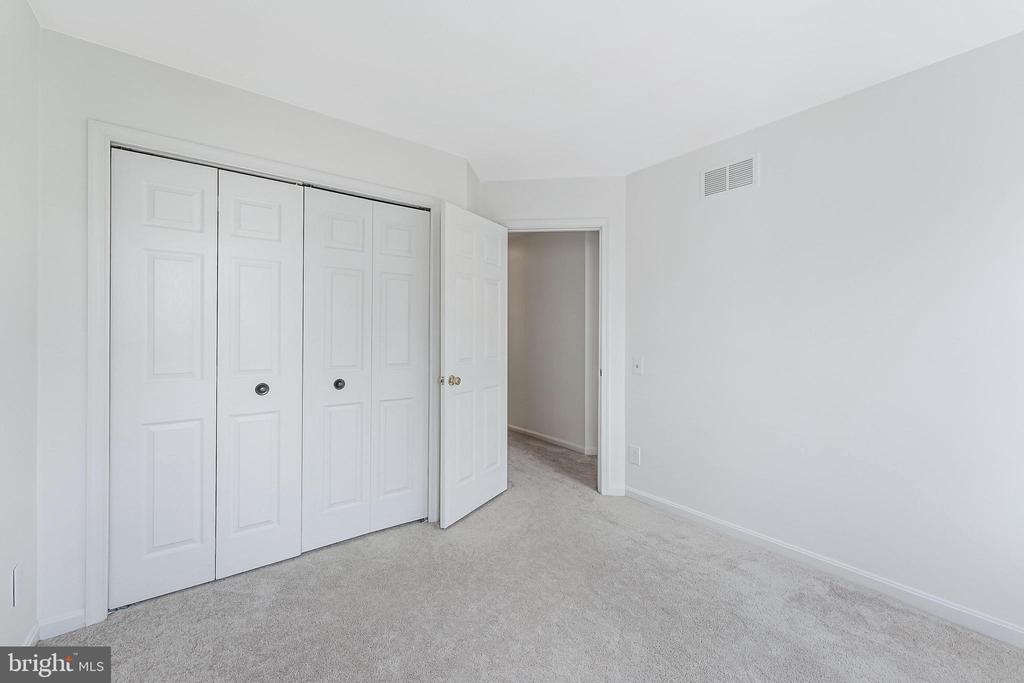 47720 SANDBANK SQUARE