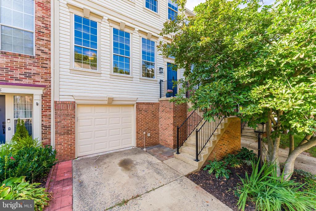 47720 SANDBANK SQUARE