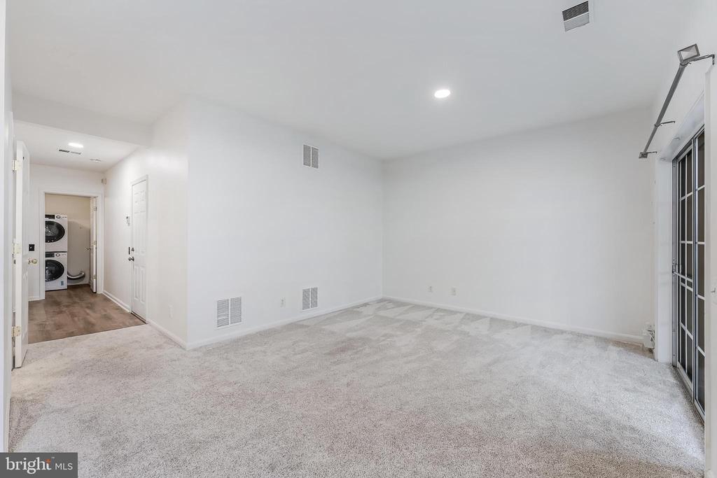 47720 SANDBANK SQUARE