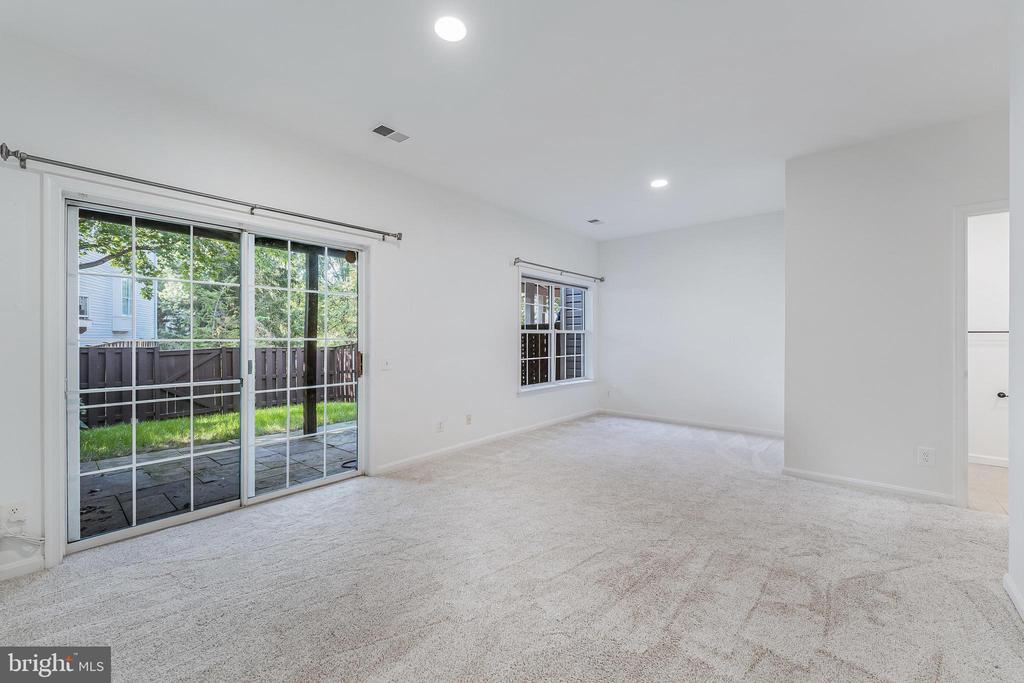 47720 SANDBANK SQUARE