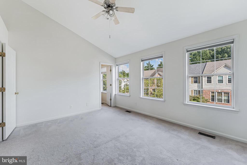 47720 SANDBANK SQUARE