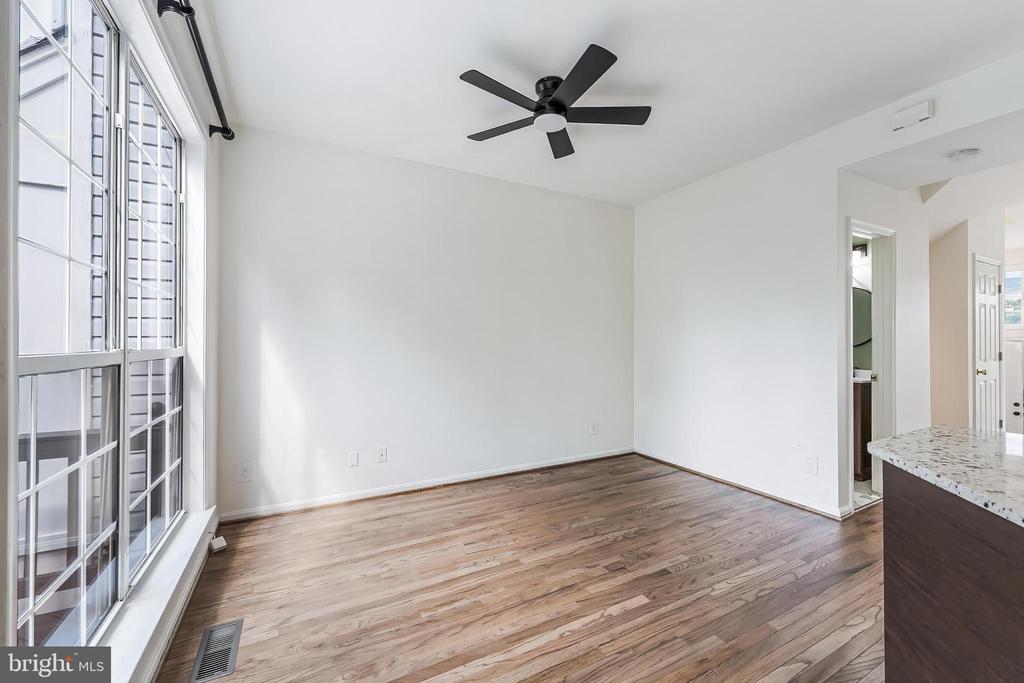 47720 SANDBANK SQUARE