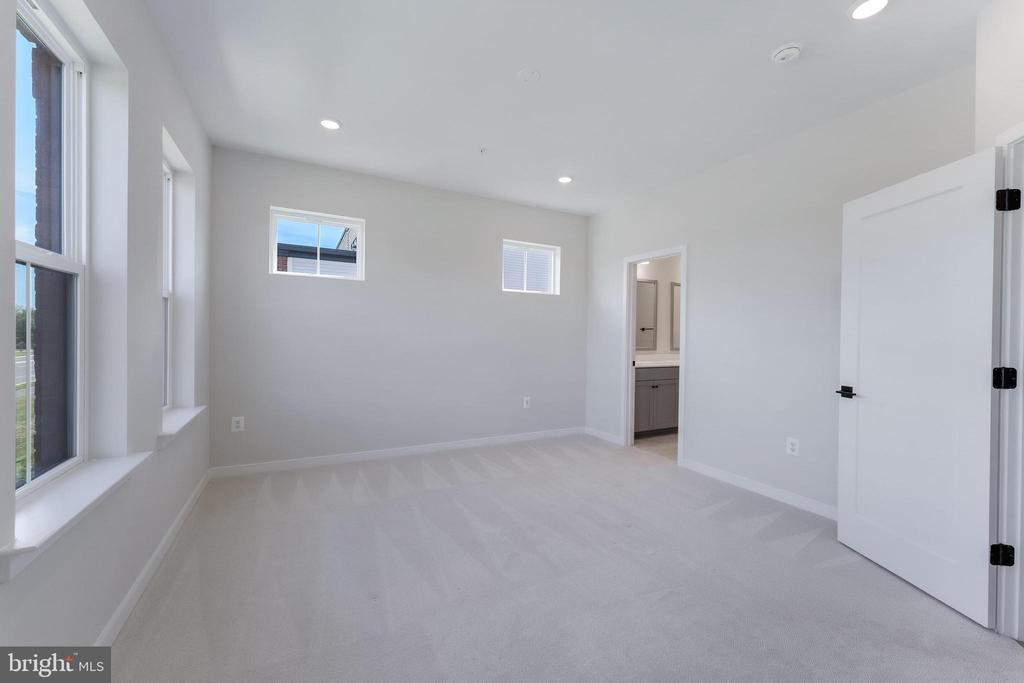22819 TAWNY PINE SQUARE
