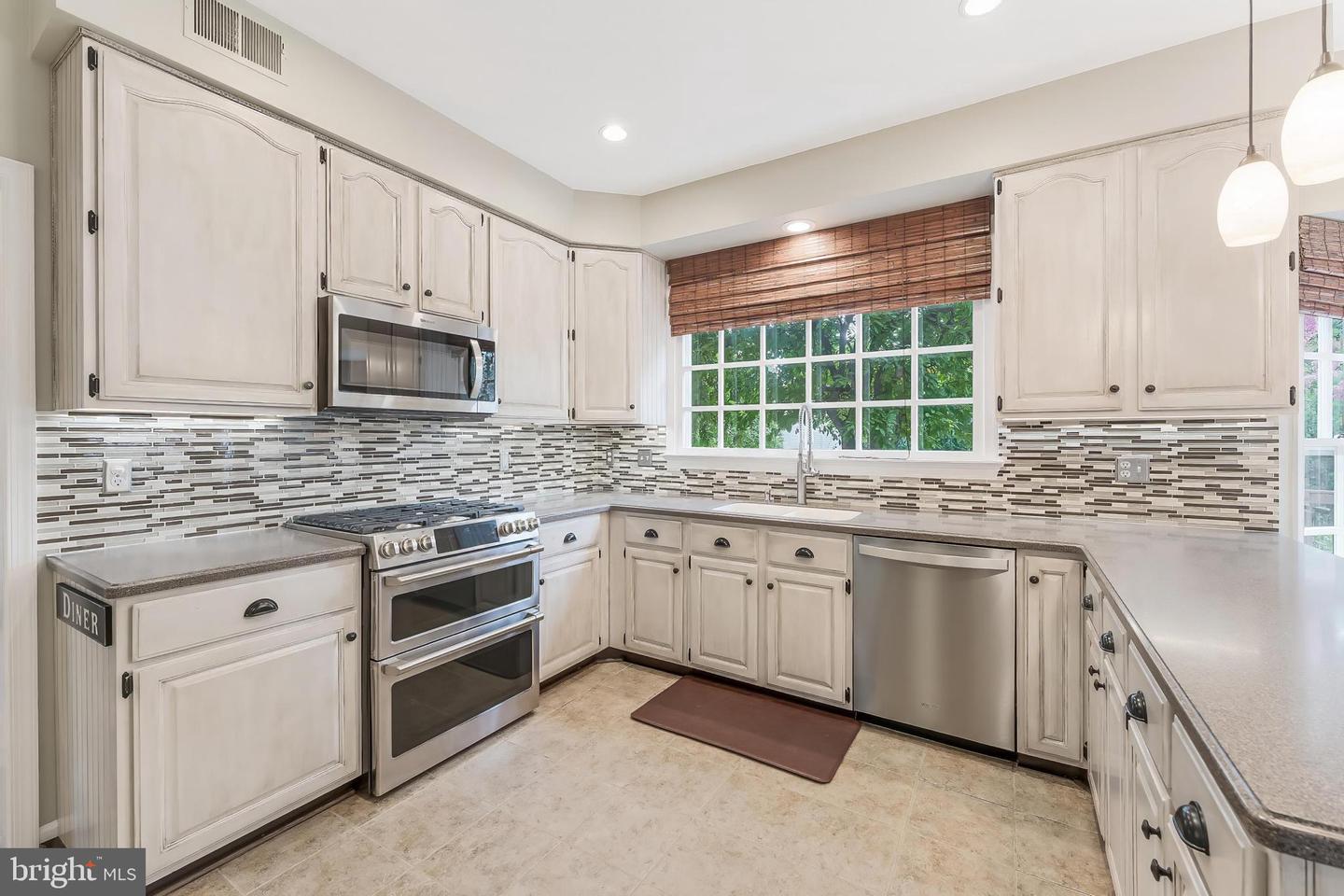10176 Strawflower Ln
