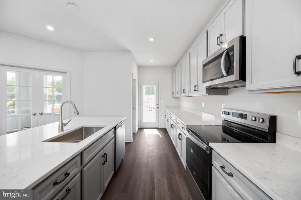 10118 QUEENS WAY
