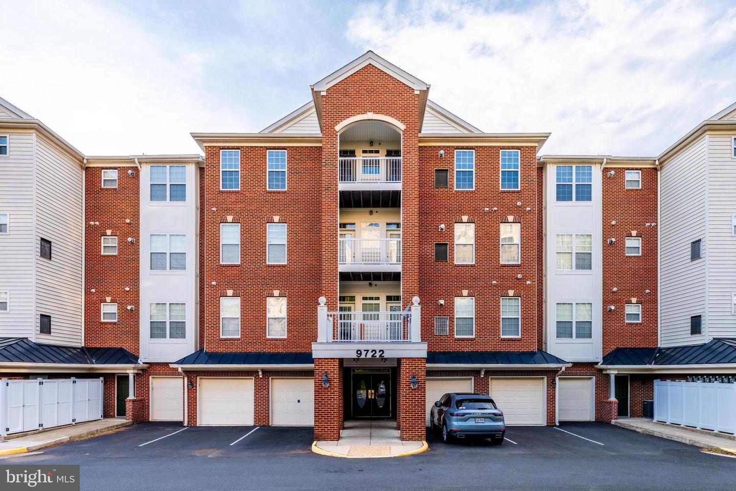 9722 Holmes Pl #Unit 301