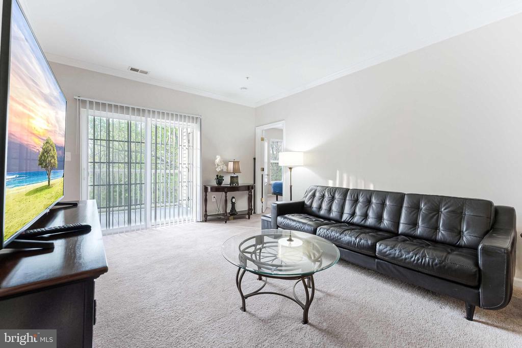 9722 Holmes Pl #Unit 301
