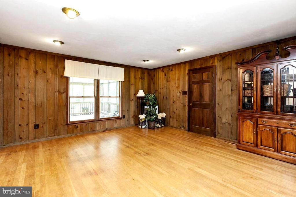 4874 Executive Dr
