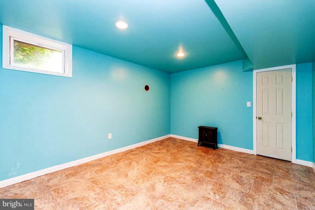 4874 Executive Dr