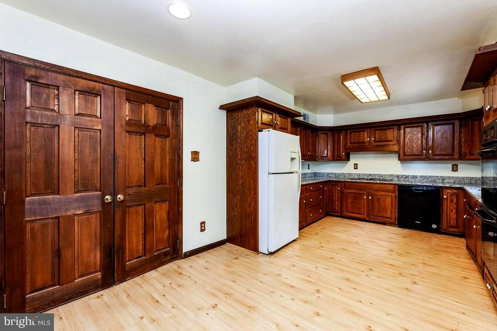 4874 Executive Dr