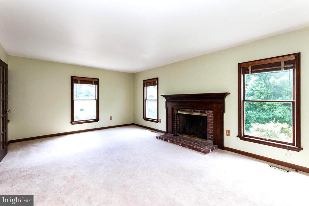 4874 Executive Dr