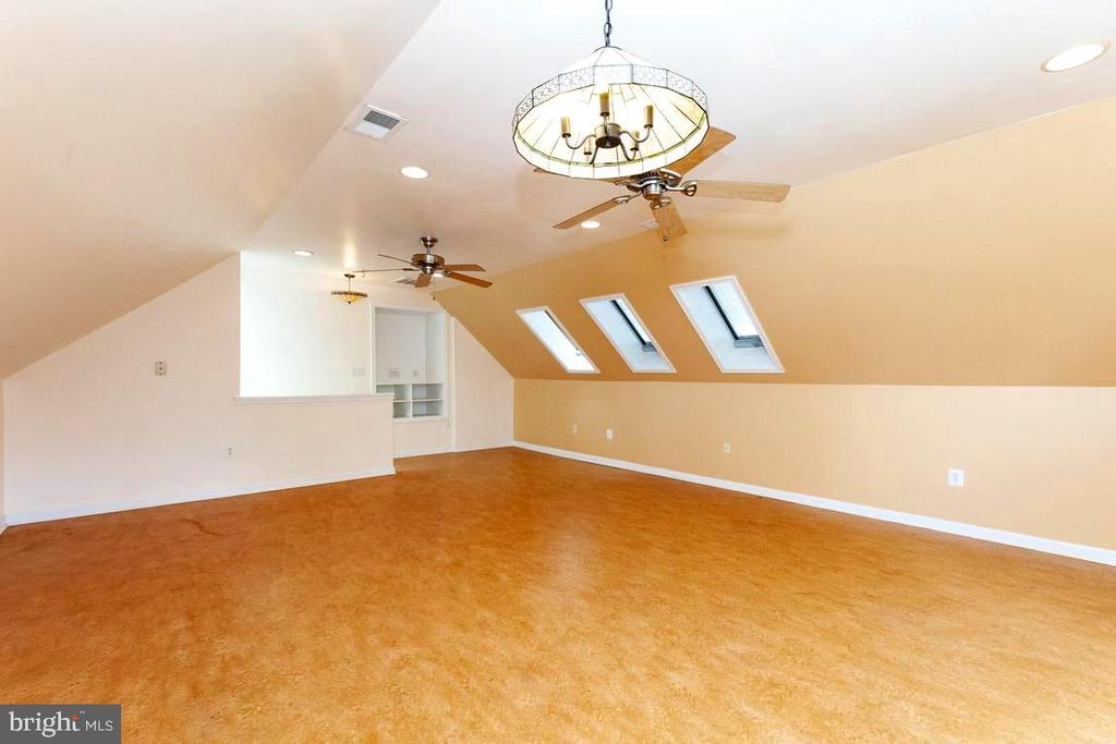 4874 Executive Dr