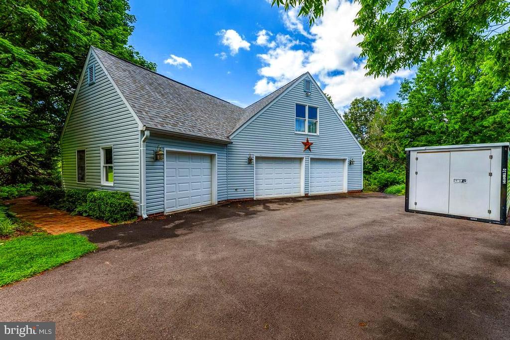 4874 Executive Dr
