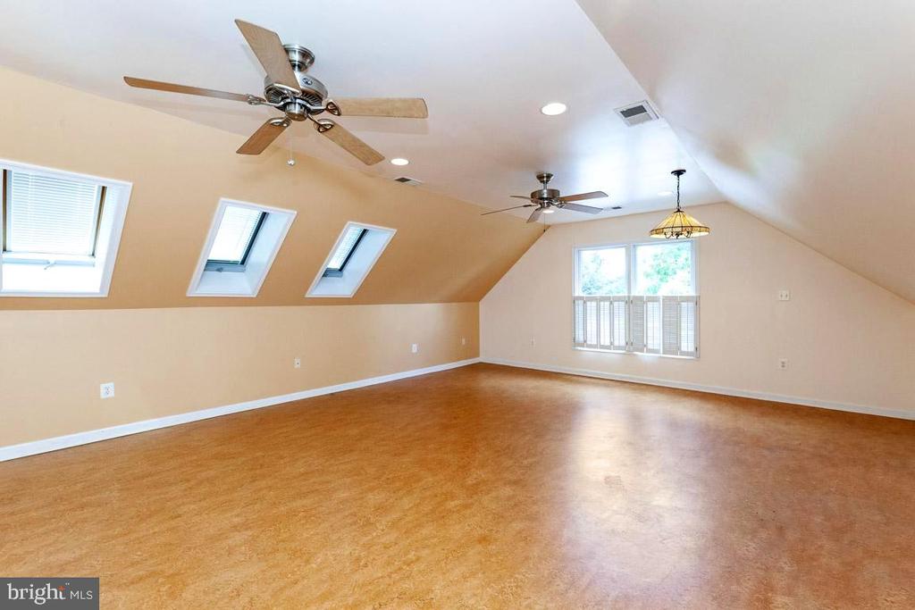 4874 Executive Dr