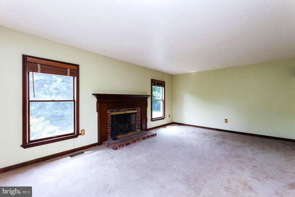 4874 Executive Dr