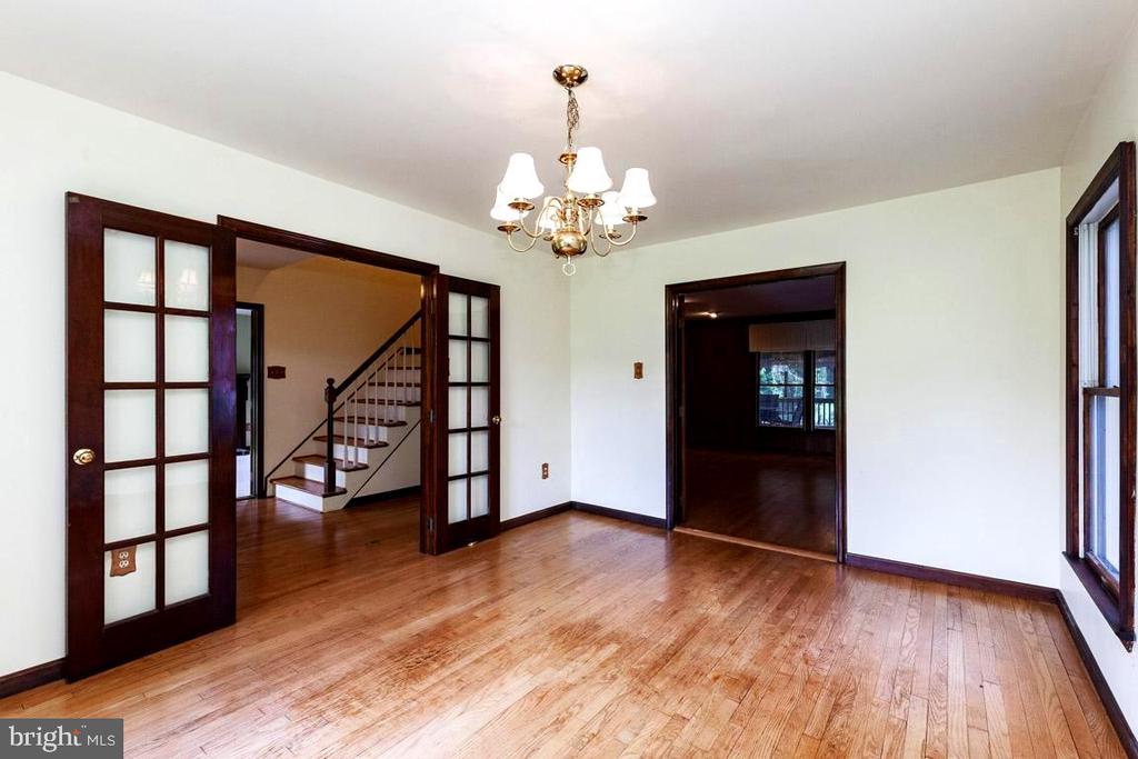 4874 Executive Dr