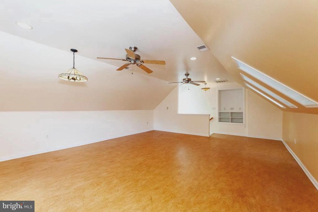 4874 Executive Dr
