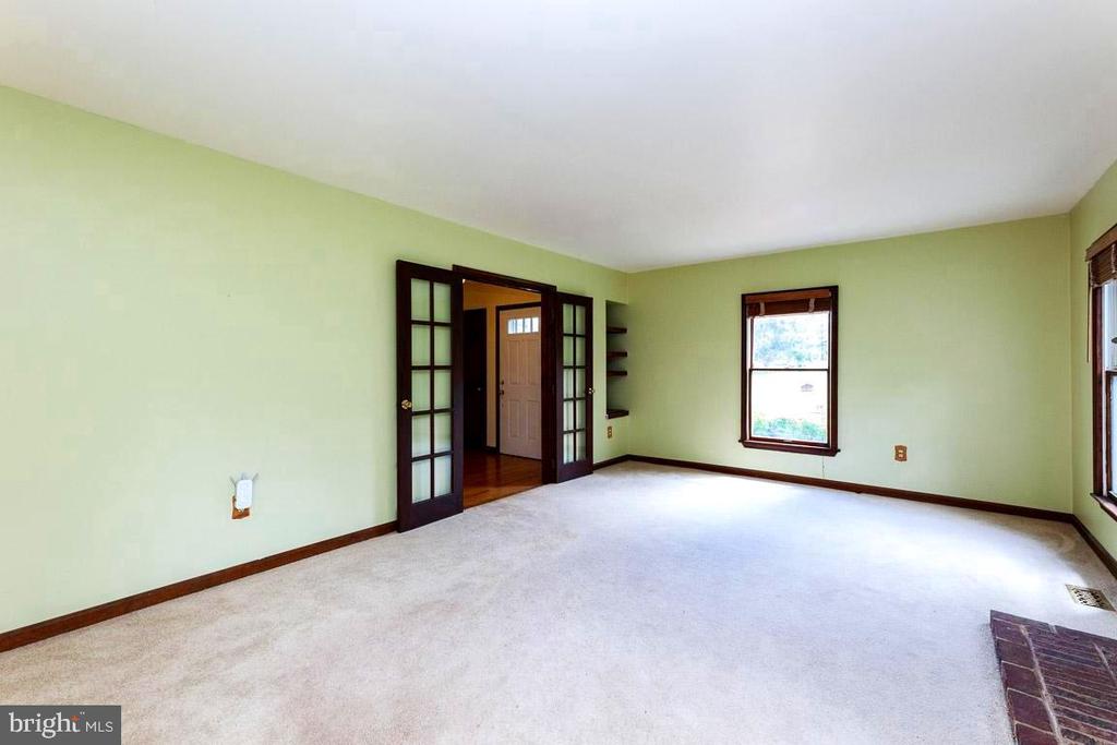 4874 Executive Dr