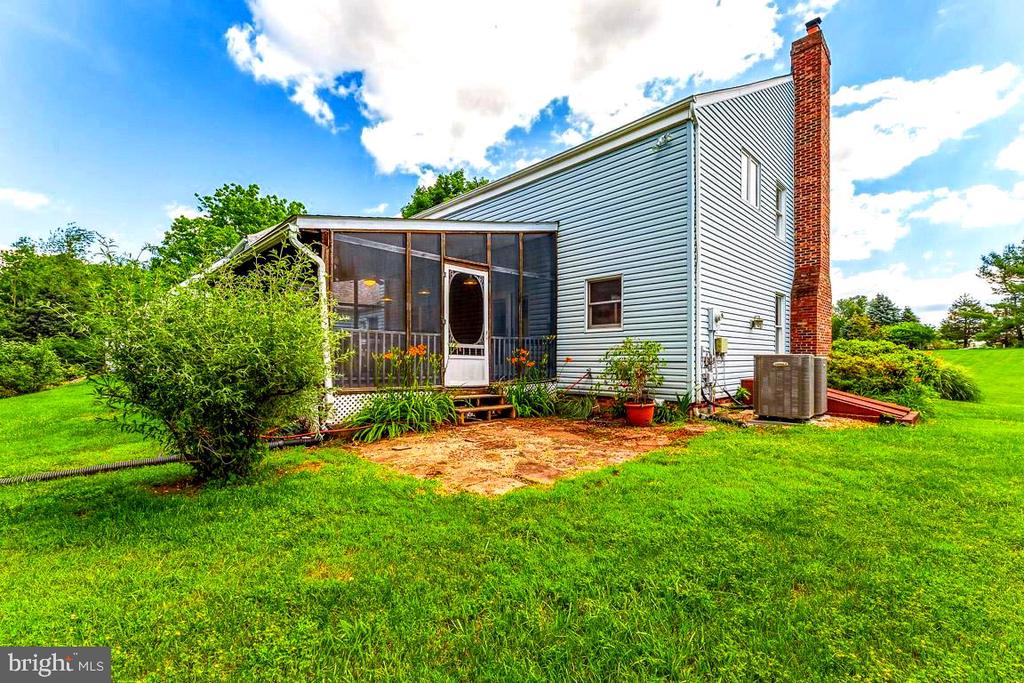 4874 Executive Dr