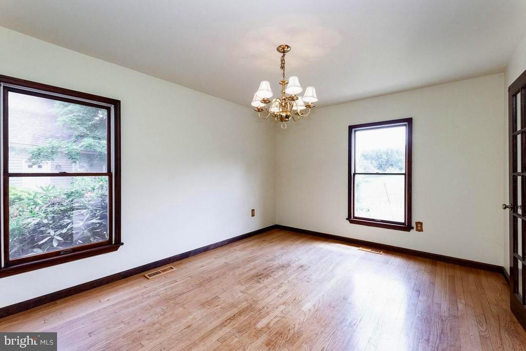 4874 Executive Dr