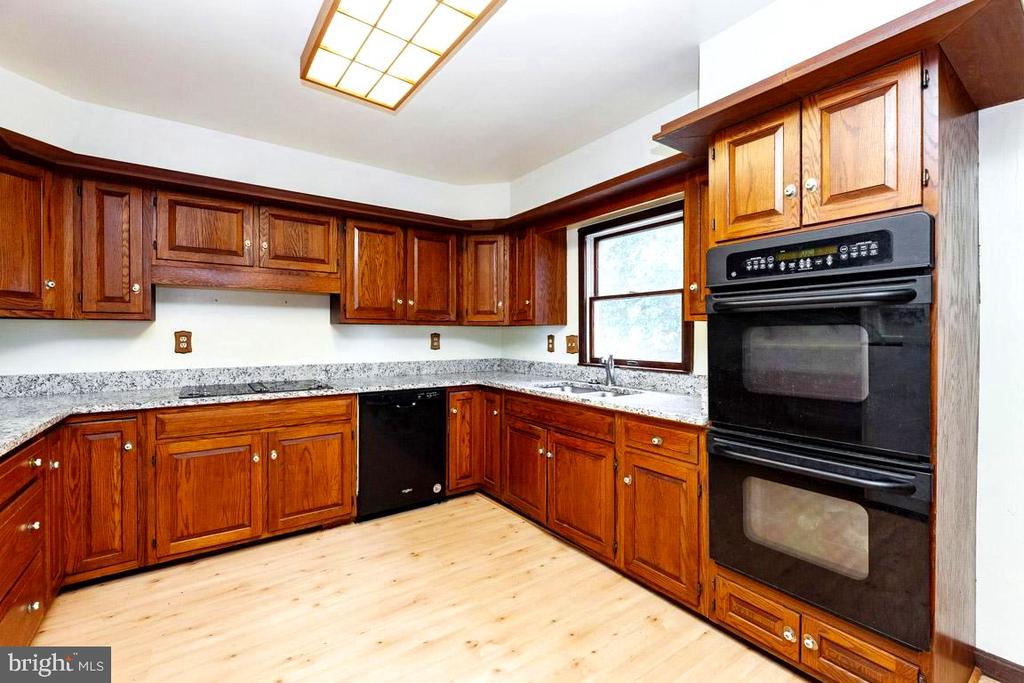 4874 Executive Dr