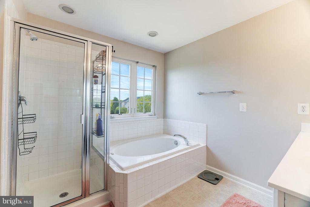6603 Parville Loop