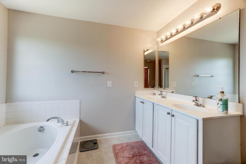 6603 Parville Loop