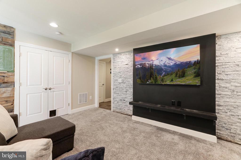 10532 Hinton Way