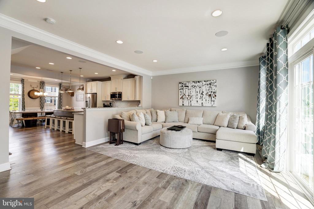 10532 Hinton Way