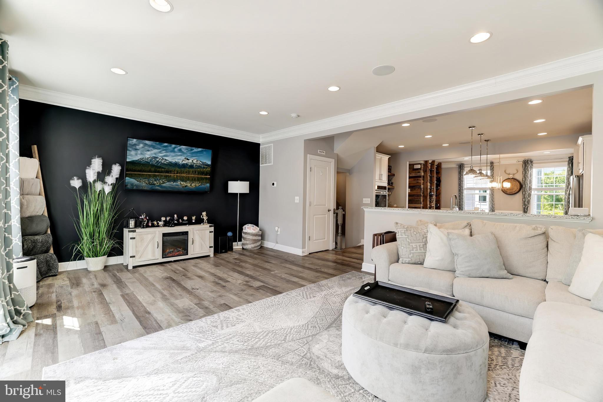 10532 Hinton Way