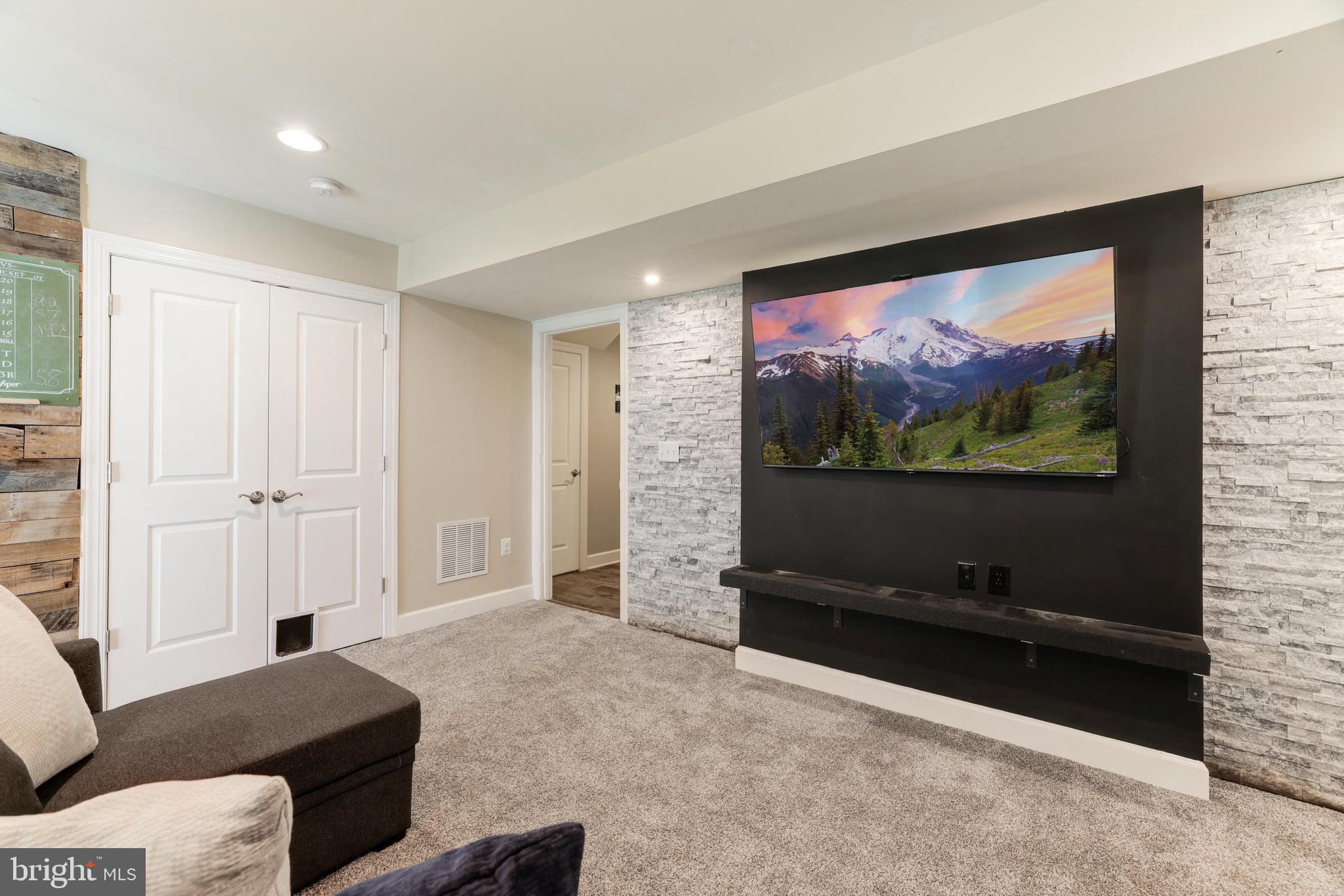 10532 Hinton Way