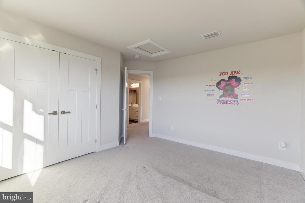 15191 Haymarket Landing Dr