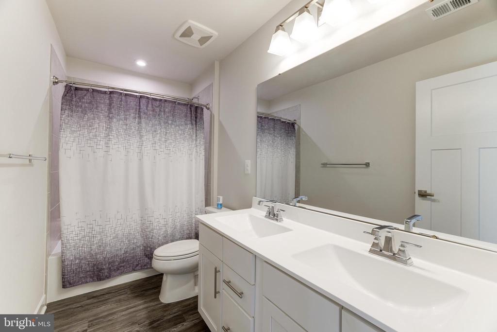 15191 Haymarket Landing Dr