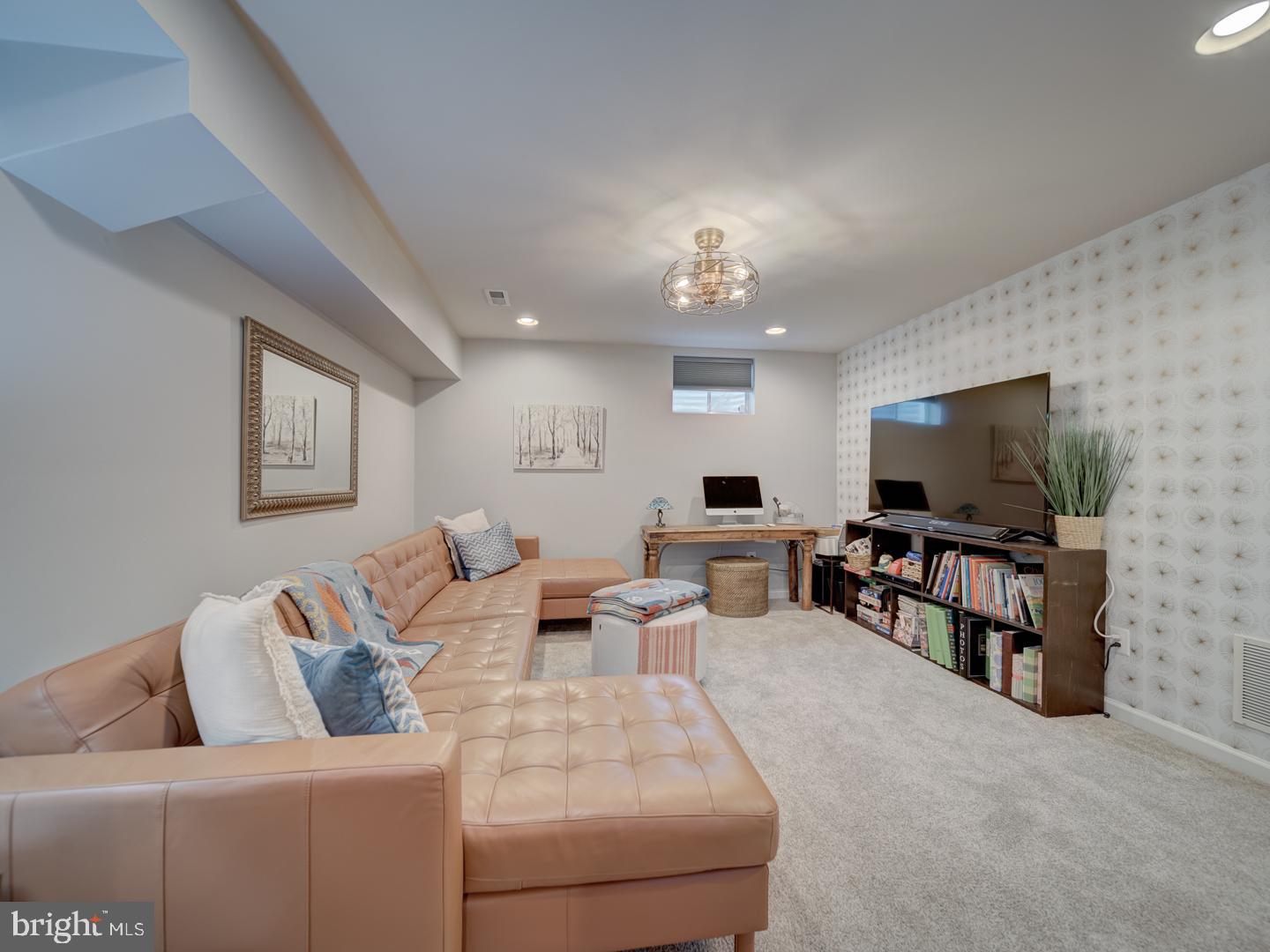 9477 Cromarty Ct