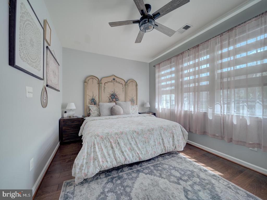 9477 Cromarty Ct