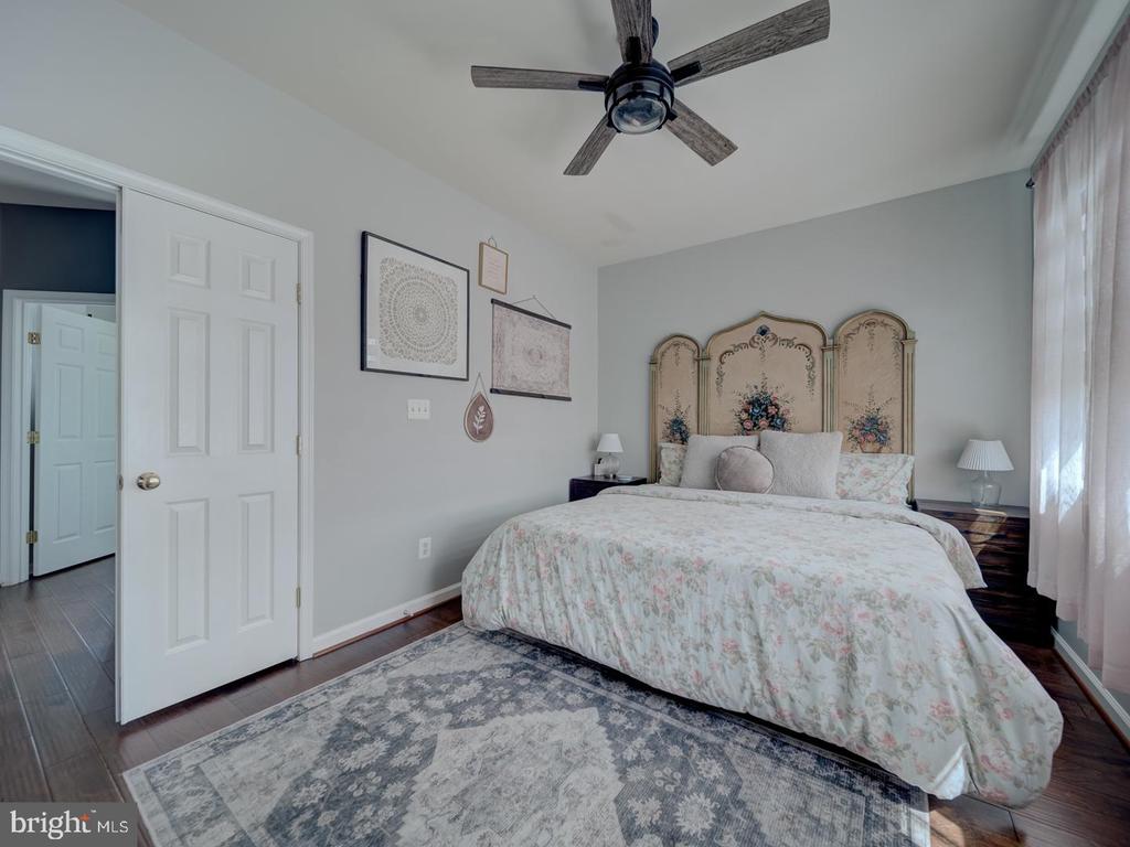 9477 Cromarty Ct