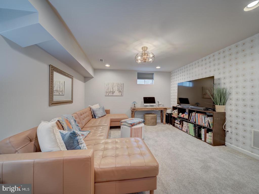 9477 Cromarty Ct