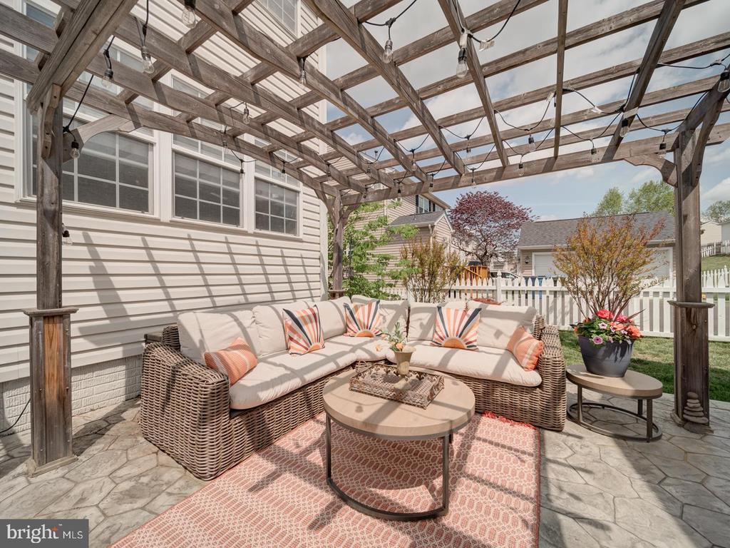 9477 Cromarty Ct