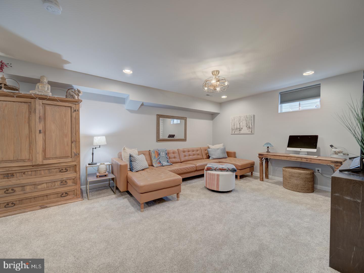 9477 Cromarty Ct