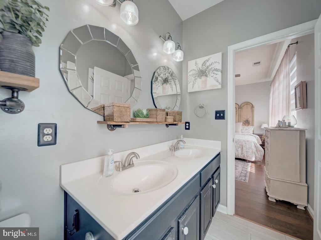 9477 Cromarty Ct