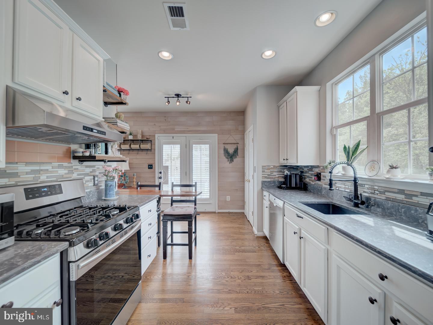 9477 Cromarty Ct