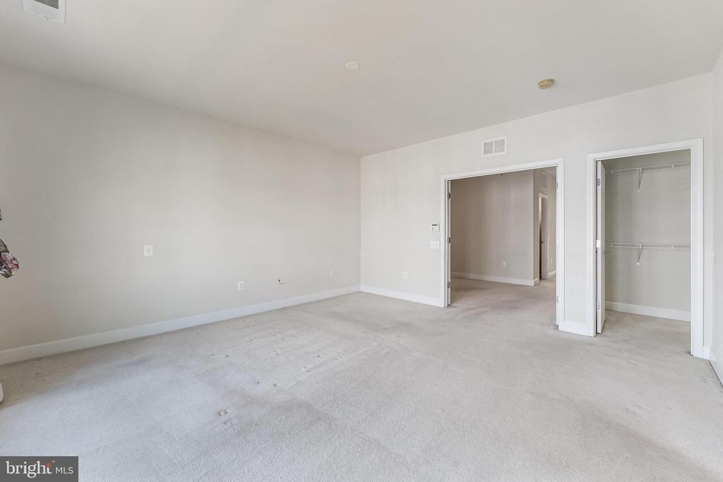 2229 OBERLIN DRIVE