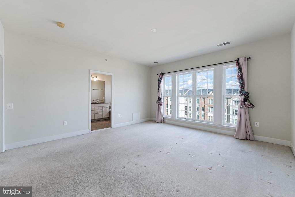 2229 OBERLIN DRIVE