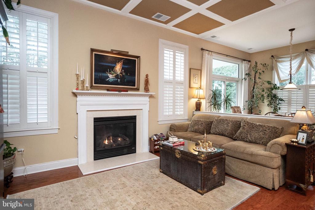 5243 CANYON CREEK WAY