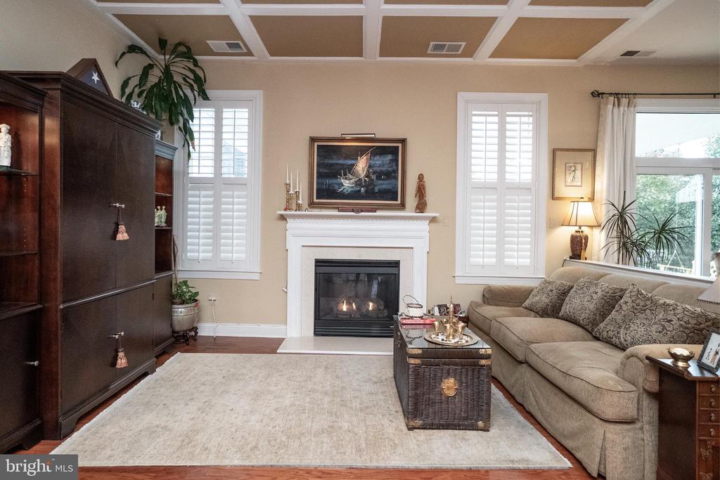 5243 CANYON CREEK WAY